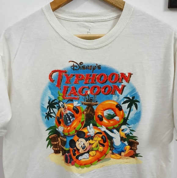 DISNEY- TYPHOON LAGOON cartoon graphic t-shirt for men's and women's. - Picture 2 of 5